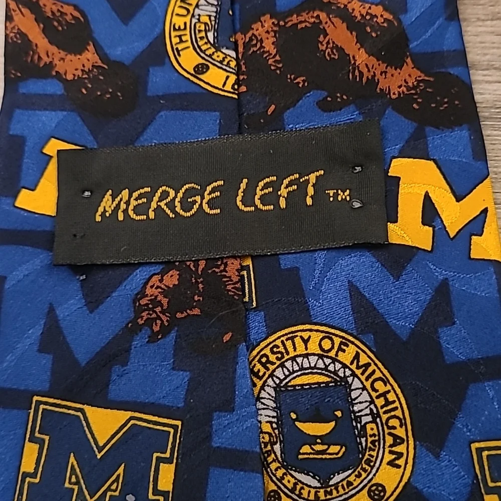 WOLVERINES Blue Gold University of Michigan‎ USA Pattern Mens Silk Tie VTG